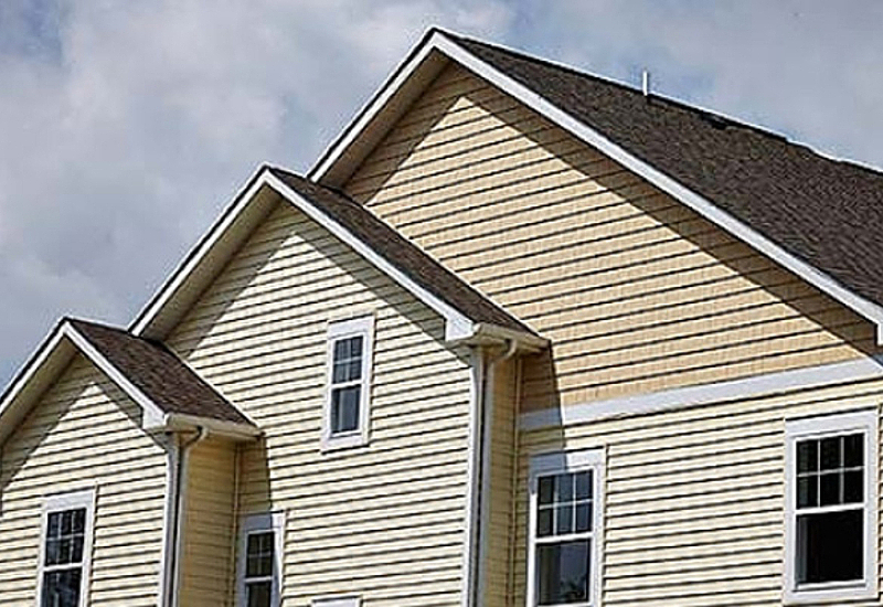 Choosing Between Vinyl & Composite Siding in Michigan