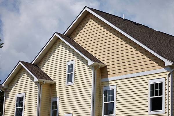 Yellow and beige Vinyl Siding on a Mount Pleasant, MI, Home