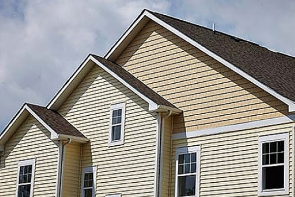 How to Choose the Right Siding for Michigan's Weather